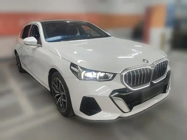 BMW i5 — Фото автомобиля 5