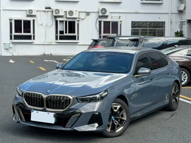 BMW i5 — Фото автомобиля 7