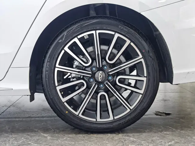 Chery Arrizo 8 — Фото автомобиля 9