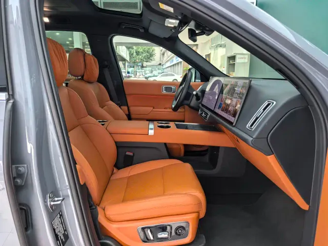 Li Auto L8 — Фото автомобиля 14