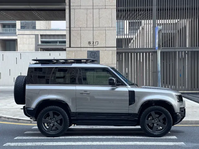 Land Rover Defender — Фото автомобиля 6