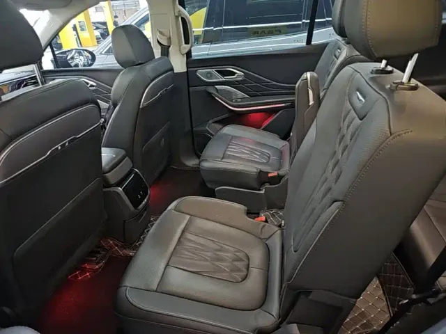 Hongqi HS7 PHEV — Фото автомобиля 16
