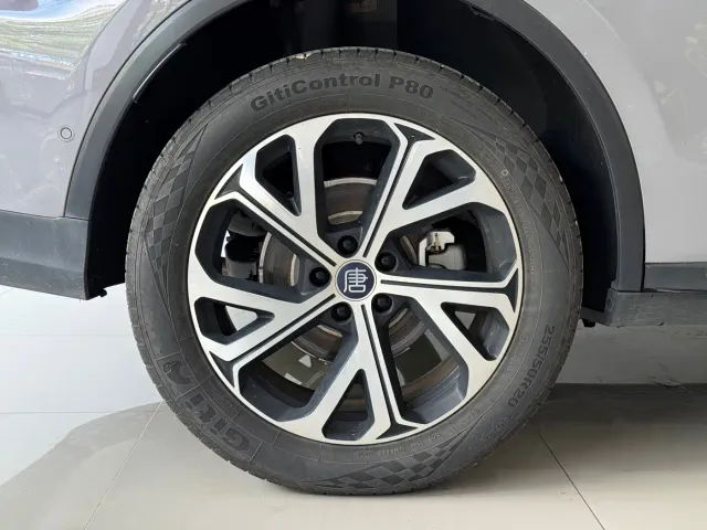 BYD Tang — Фото автомобиля 11