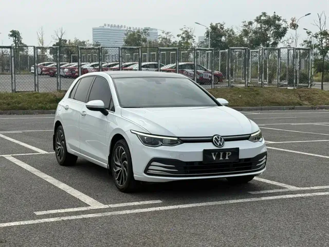 Volkswagen Golf — Фото автомобиля 3