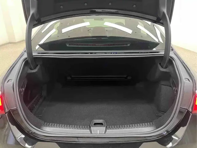Mercedes-Benz E-Class — Фото автомобиля 25
