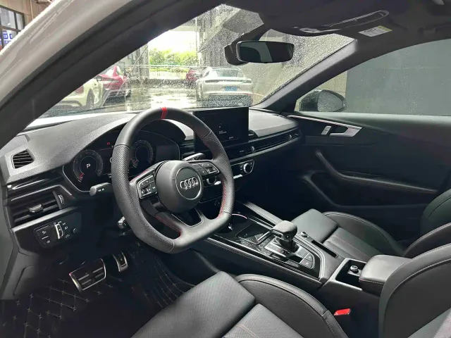 Audi A4L — Фото автомобиля 9