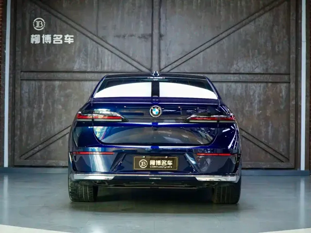 BMW 7 Series — Фото автомобиля 19