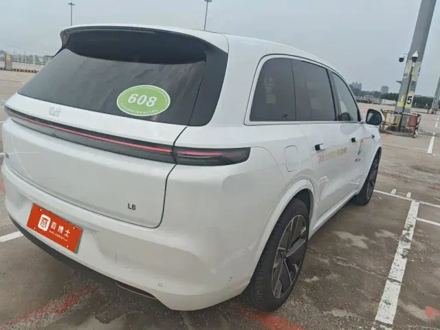 Li Auto L8 — Фото автомобиля 2