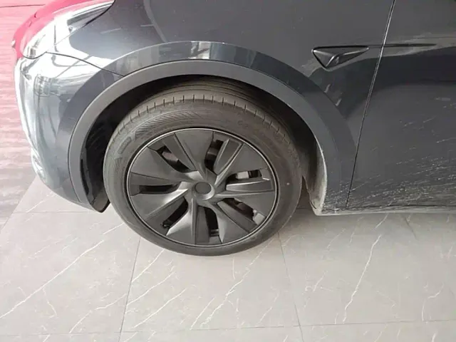 Tesla Model Y — Фото автомобиля 22