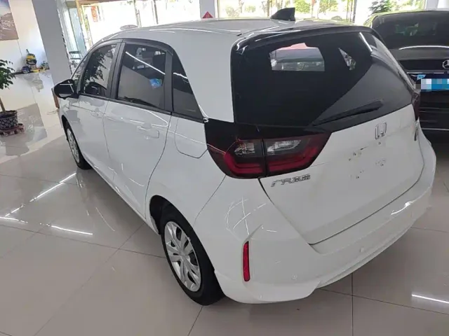 Honda Fit — Фото автомобиля 4
