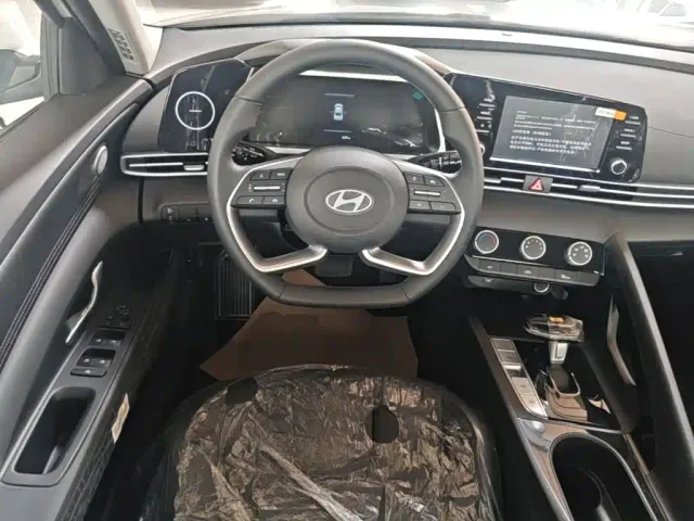 Hyundai Elantra — Фото автомобиля 10