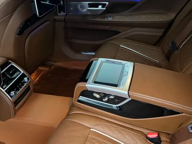 BMW 7 Series — Фото автомобиля 3