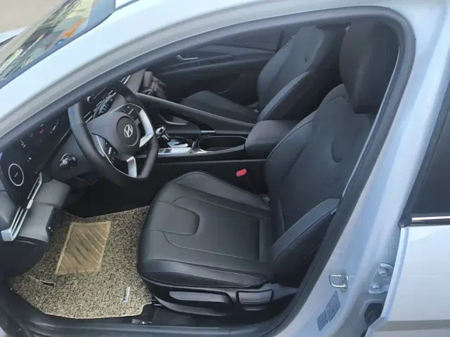 Hyundai Elantra — Фото автомобиля 14