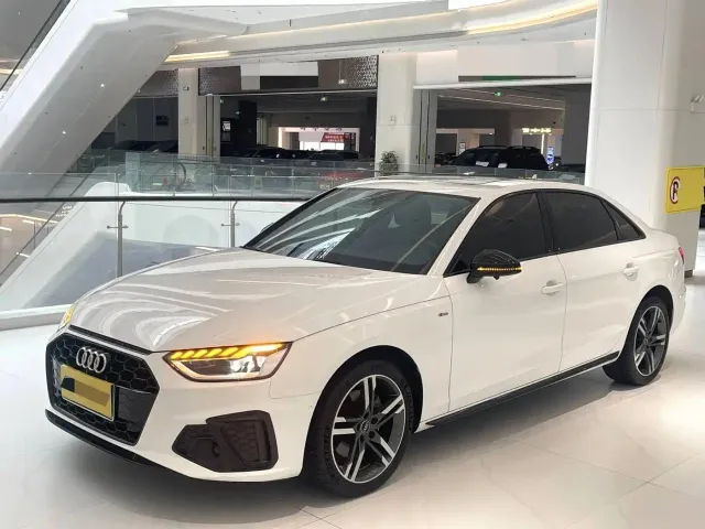 Фотография автомобиля — Audi A4L
