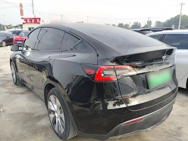 Tesla Model Y — Фото автомобиля 4