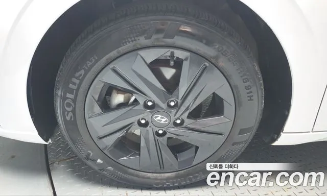 Hyundai Avante CN7 — Фото автомобиля 5