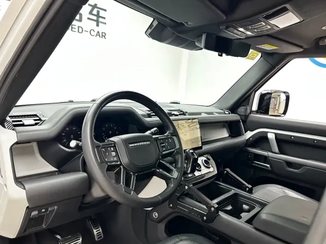 Land Rover Defender — Фото автомобиля 10
