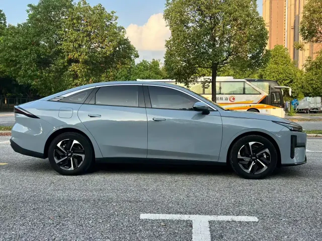 Geely Galaxy L6 — Фото автомобиля 3