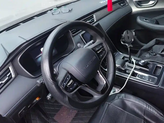 Roewe RX5 — Фото автомобиля 15