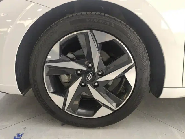 Hyundai Elantra — Фото автомобиля 6