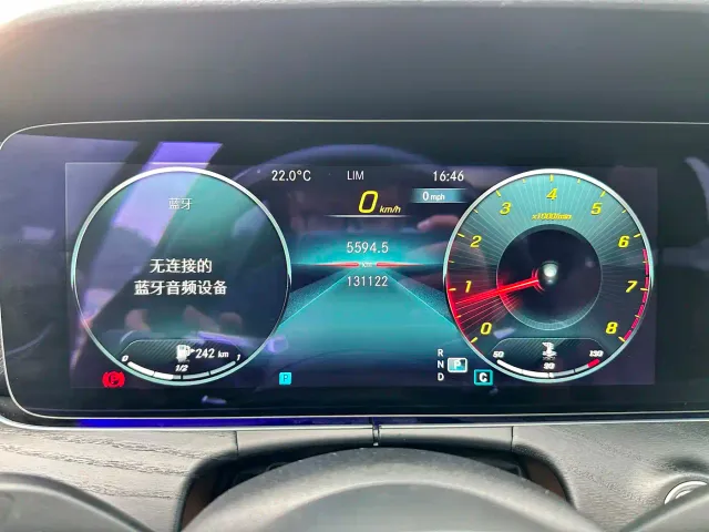 Mercedes-Benz E-Class — Фото автомобиля 16