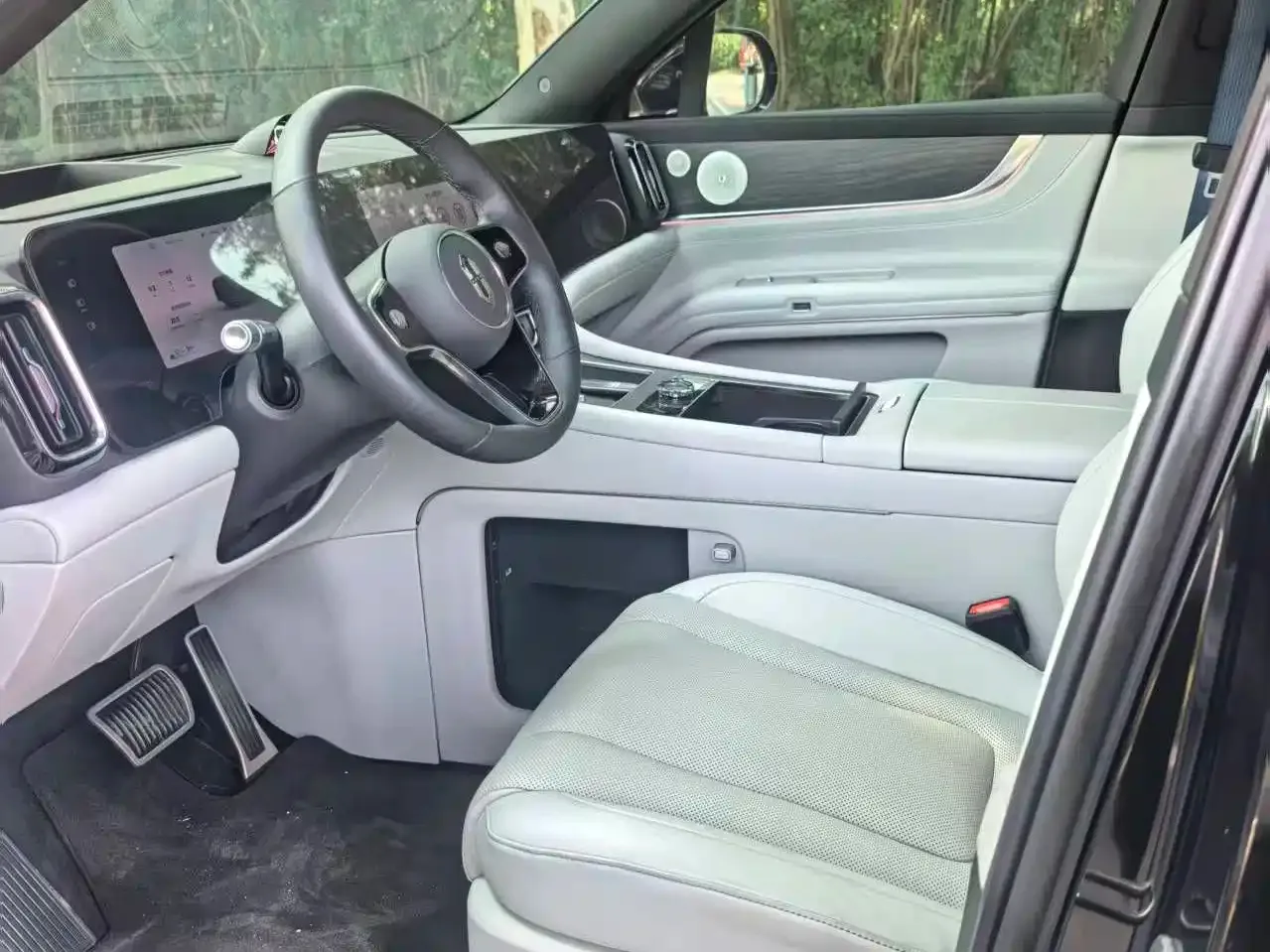 AITO Wenjie AITO M9 2024 Extended Range Ultra 42kWh 6-Seater — Фото автомобиля 6