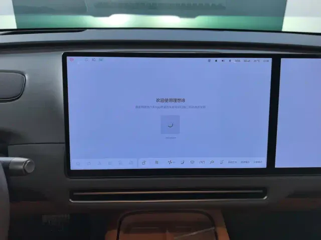 Li Auto i8 — Фото автомобиля 13