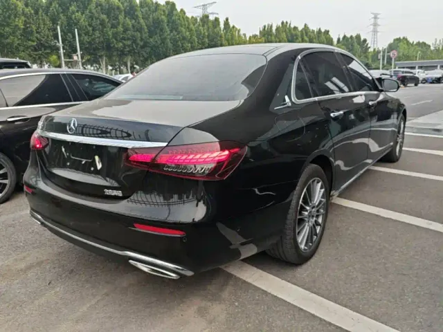 Mercedes-Benz E-Class — Фото автомобиля 6