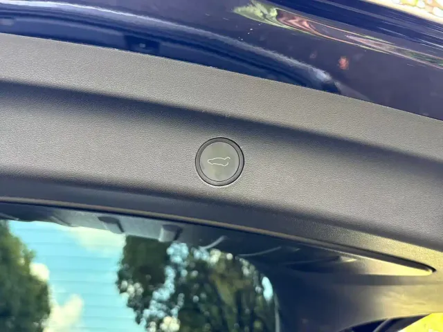 Tesla Model Y — Фото автомобиля 23