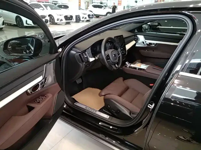 Volvo S90 — Фото автомобиля 14