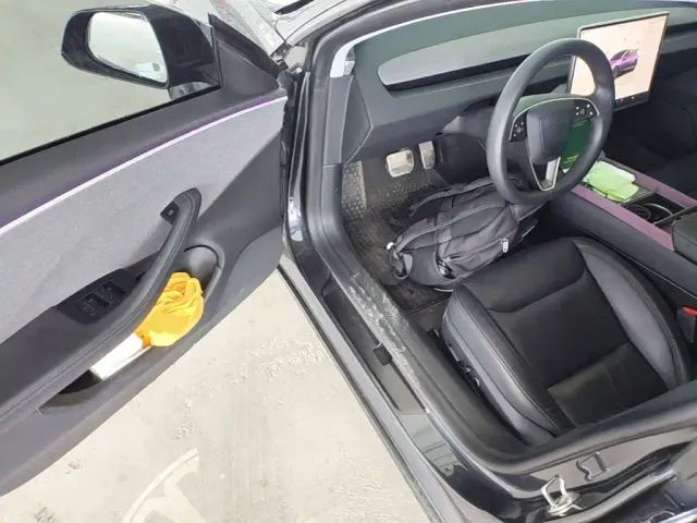 Tesla Model 3 — Фото автомобиля 15