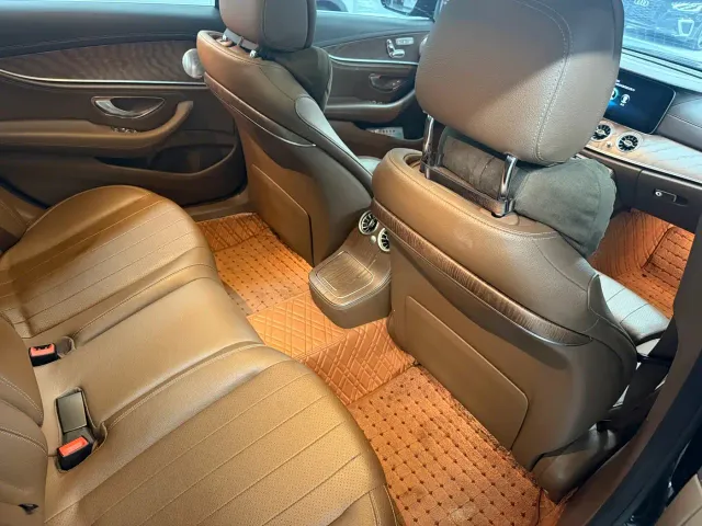Mercedes-Benz E-Class — Фото автомобиля 15