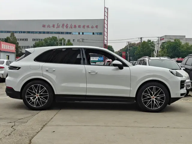 Porsche Cayenne — Фото автомобиля 8