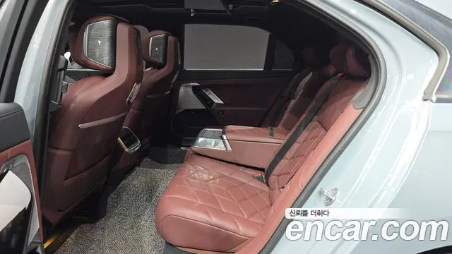 BMW 7 Series G70 — Фото автомобиля 16