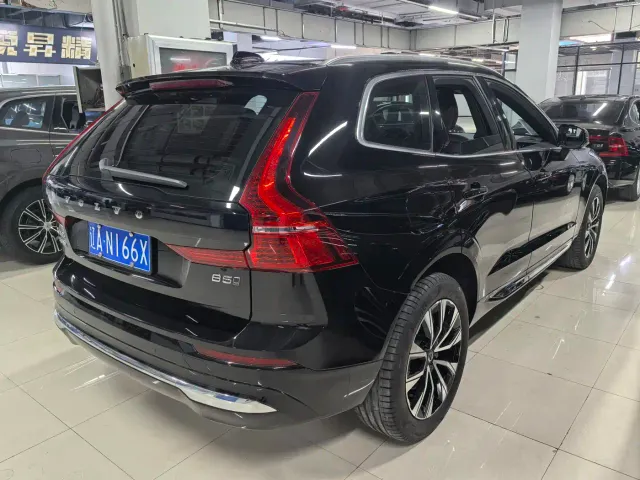 Volvo XC60 — Фото автомобиля 3