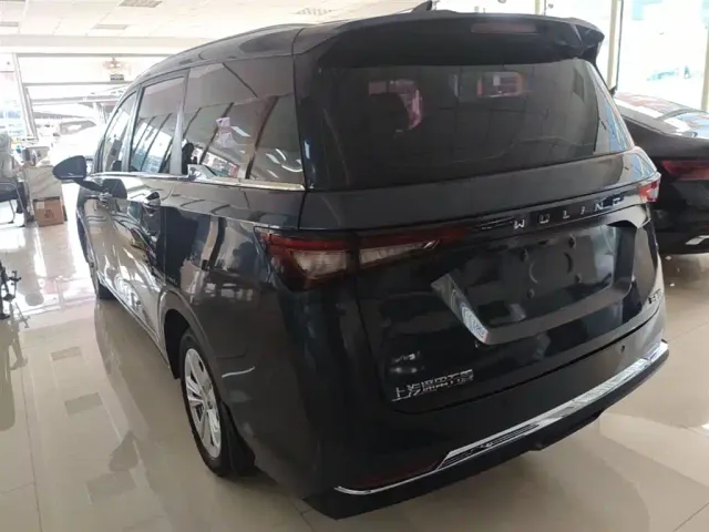 Wuling Jiachen — Фото автомобиля 4