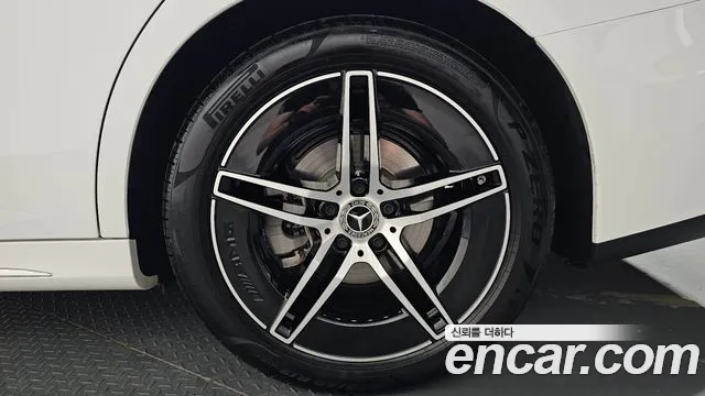 Mercedes-Benz E-Class — Фото автомобиля 18