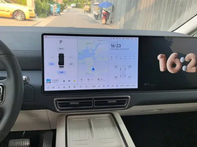 Li Auto MEGA — Фото автомобиля 13