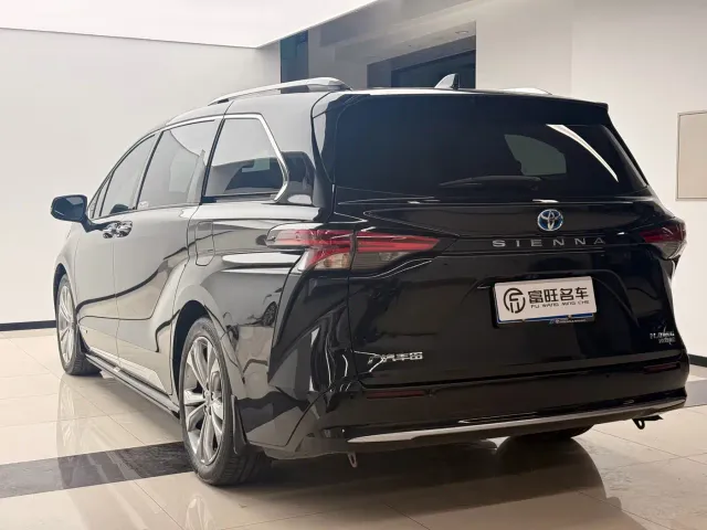 Toyota Sienna — Фото автомобиля 4