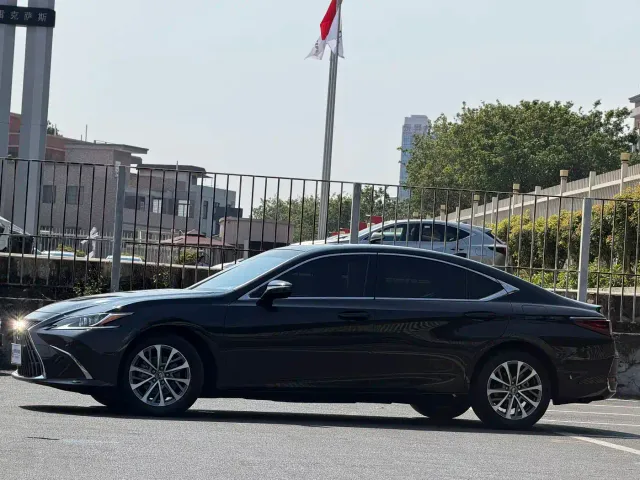 Lexus ES — Фото автомобиля 19
