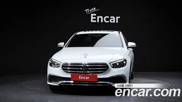 Mercedes-Benz E-Class — Фото автомобиля 3