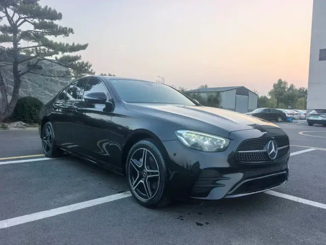 Mercedes-Benz E-Class — Фото автомобиля 3