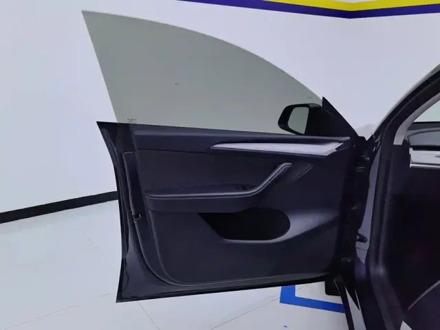 Tesla Model Y — Фото автомобиля 7