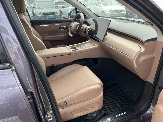 Leapmotor C10 — Фото автомобиля 6