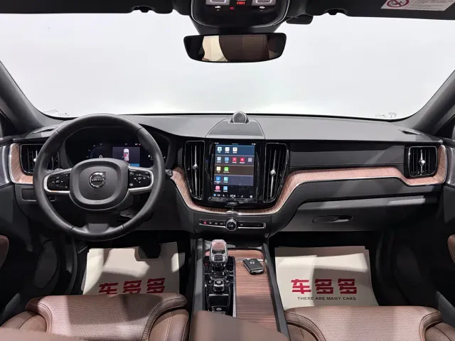 Volvo XC60 — Фото автомобиля 16