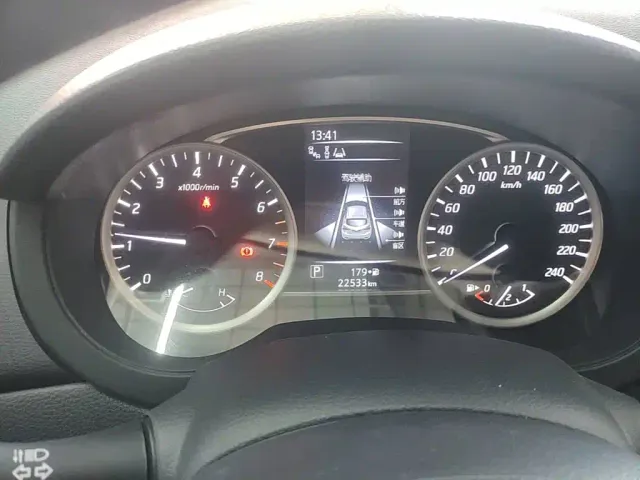 Nissan Tiida — Фото автомобиля 11