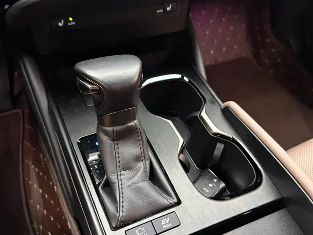 Lexus ES — Фото автомобиля 15