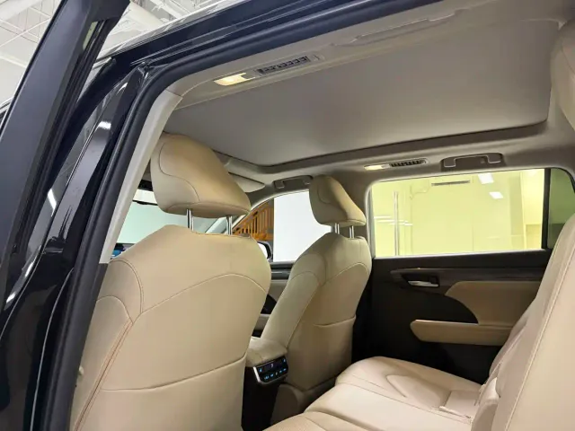 Toyota Highlander — Фото автомобиля 15