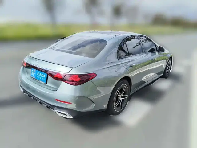 Mercedes-Benz E-Class — Фото автомобиля 5