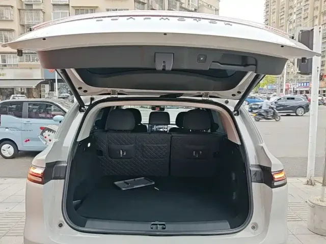 Leapmotor C10 — Фото автомобиля 18
